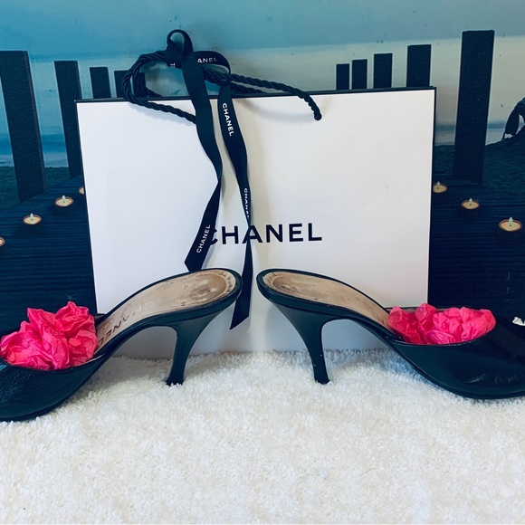 Authentic Chanel cap toe mules - Picture 4 of 7